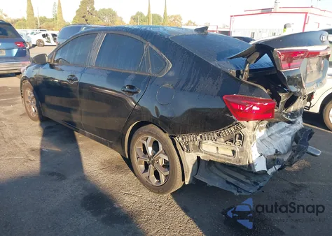 2019 Kia Forte Lxs z USA, uszkodzony, nr VIN 3KPF24AD9KE069552